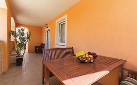 7 Bedroom Stunning Home In Liznjan