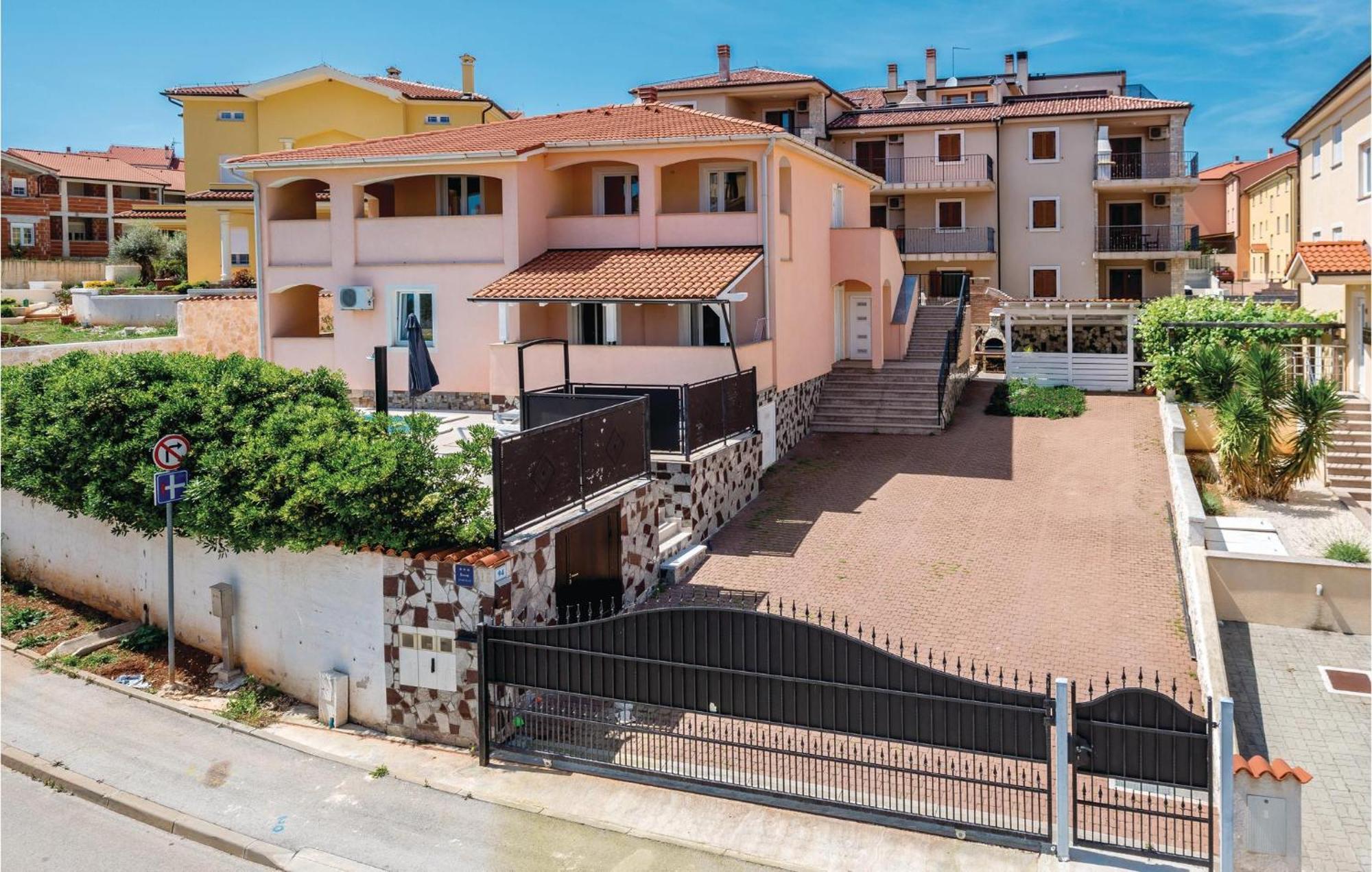 7 Bedroom Stunning Home In Ližnjan المظهر الخارجي الصورة
