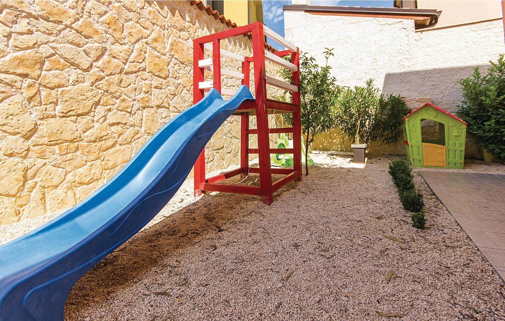 7 Bedroom Stunning Home In Ližnjan المظهر الخارجي الصورة